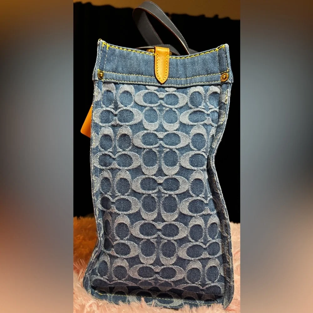 Coach Field Tote 30 Signature Denim - Picture 4 of 10